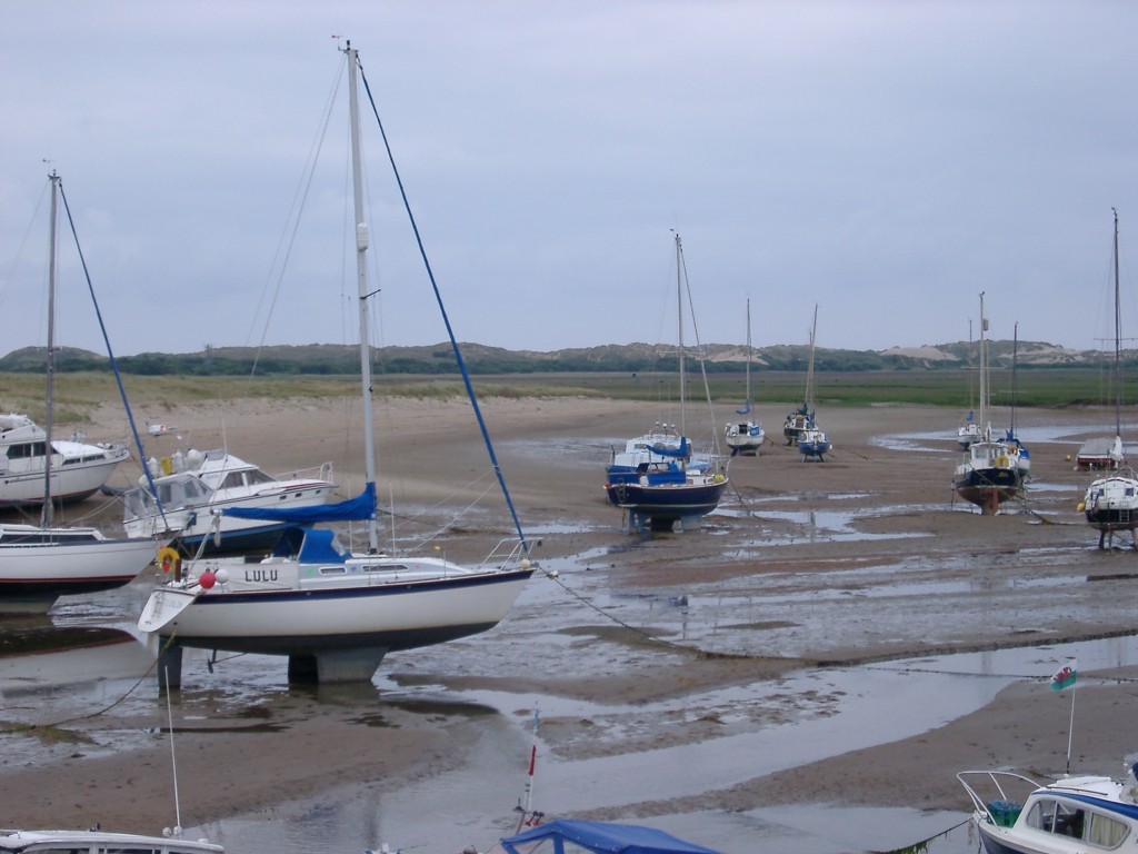 yachts low tide